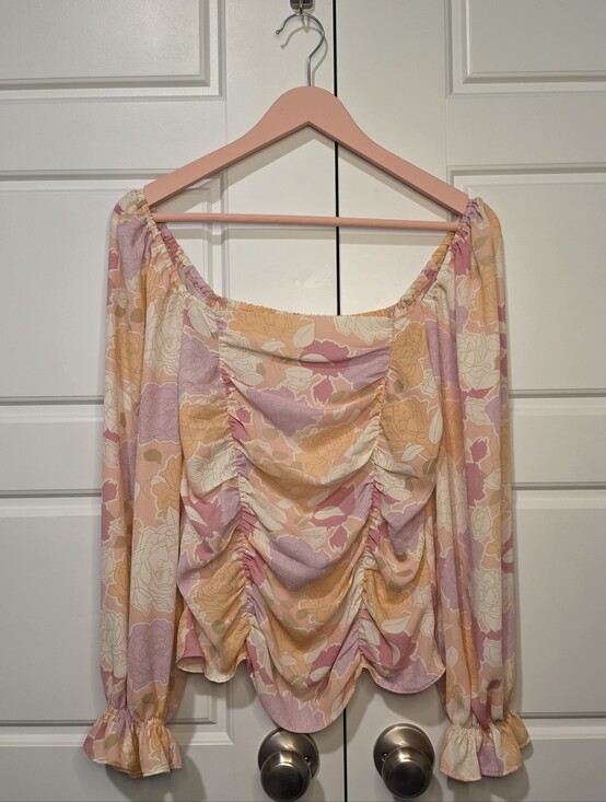 Rose & Olive Tops - Rose+Olive Floral Ruched Blouse Size Small